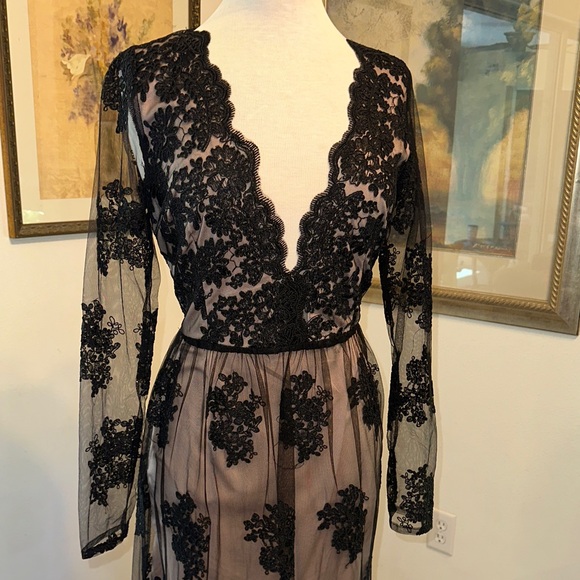 Soie’blu Black Lace Overlay Dress w/ Sheer Sleeves Size Large - Picture 4 of 16